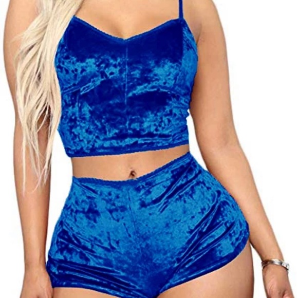 Pajama sets - Picture 1 of 8
